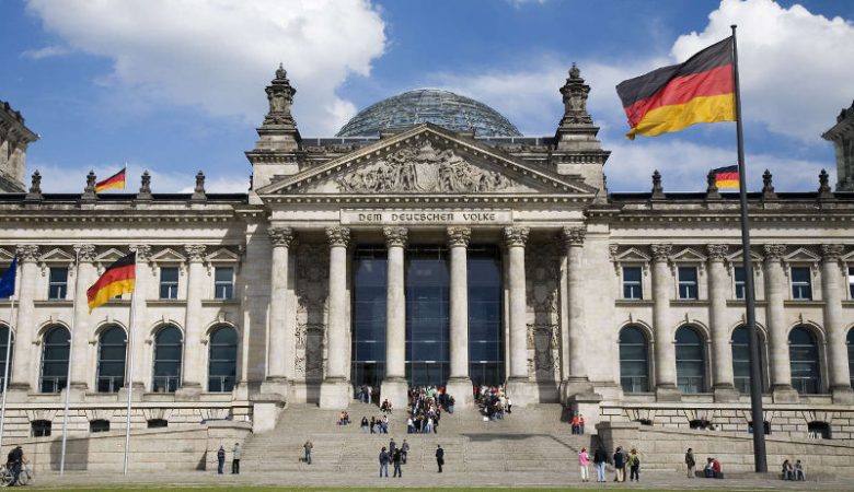 Парламент Германии принял закон, разрешающий банкам покупку и продажу криптовалют