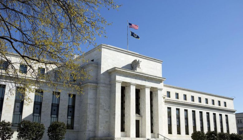 ФРС США предупреждает, что рост государственного долга не является "устойчивым"