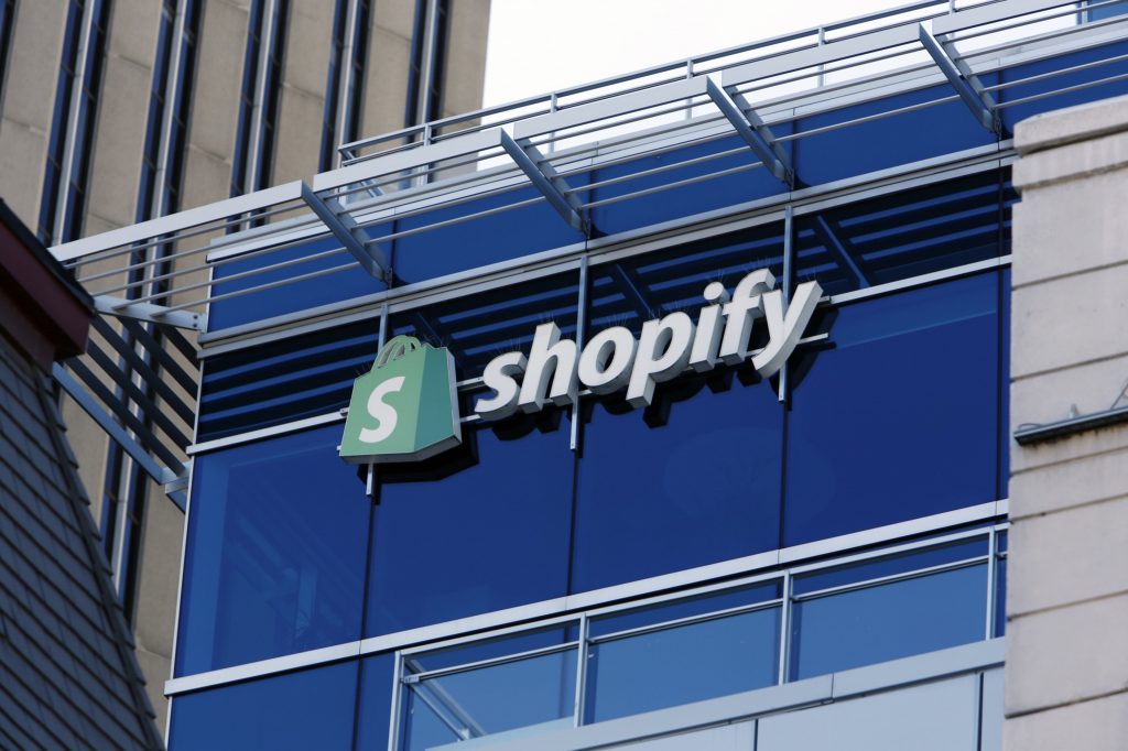 Shopify начал принимать к оплате криптовалюты